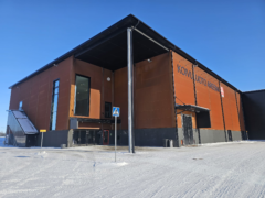 Raahen liikuntahalli: kaikki pellitykset.